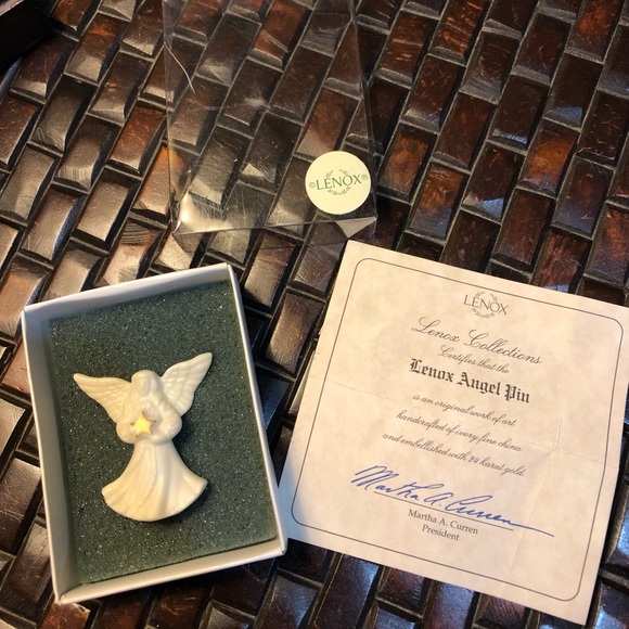 Lenox Collections Angel Pin. 1.5” x 1.5”. Handcrafted of ivory fine china. - Picture 2 of 5
